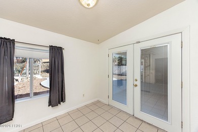 Located in the heart of Lake Havasu City, this 3bedroom, 2bath on London Bridge Golf Course in Arizona - for sale on GolfHomes.com, golf home, golf lot