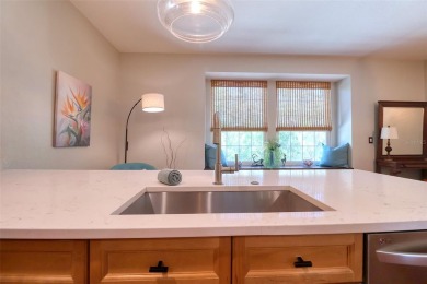 Under contract-accepting backup offers. SELLER OFFERING CREDIT on The Dunedin Country Club in Florida - for sale on GolfHomes.com, golf home, golf lot