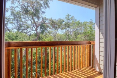 Under contract-accepting backup offers. SELLER OFFERING CREDIT on The Dunedin Country Club in Florida - for sale on GolfHomes.com, golf home, golf lot