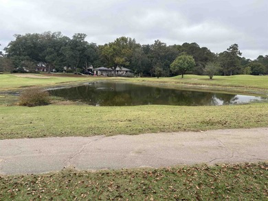 Fabulous price on a vacant and buildable lot within the very on Havana Golf and Country Club in Florida - for sale on GolfHomes.com, golf home, golf lot