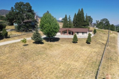 This Inviting, move in ready 3 bedroom 2 bath with an Impressive on Oak Tree Country Club in California - for sale on GolfHomes.com, golf home, golf lot
