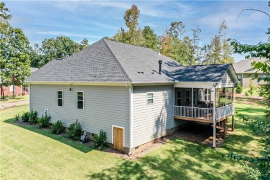 Welcome to your new HOME in Cross Creek! Purchased as brand-new on Cross Creek Plantation in South Carolina - for sale on GolfHomes.com, golf home, golf lot