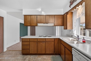 Well maintained 2 bed 2 bath with desirable floorplan including on Sunland Village Golf Club in Arizona - for sale on GolfHomes.com, golf home, golf lot