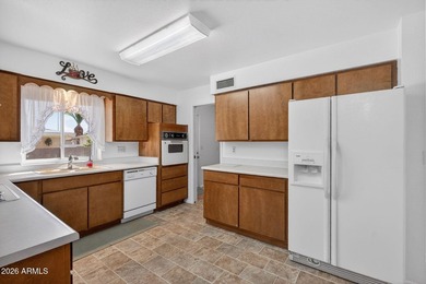 Well maintained 2 bed 2 bath with desirable floorplan including on Sunland Village Golf Club in Arizona - for sale on GolfHomes.com, golf home, golf lot