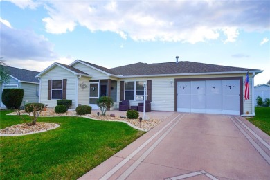 Under contract-accepting backup offers. This charming Austin on The Links of Spruce Creek in Florida - for sale on GolfHomes.com, golf home, golf lot