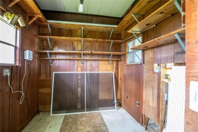 Well-maintained 2-bedroom, 2-bath manufactured home located in on Zellwood Station Country Club in Florida - for sale on GolfHomes.com, golf home, golf lot