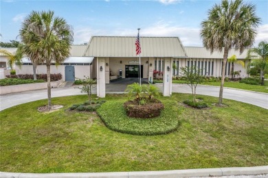 Well-maintained 2-bedroom, 2-bath manufactured home located in on Zellwood Station Country Club in Florida - for sale on GolfHomes.com, golf home, golf lot