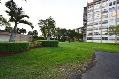 Spacious and well-maintained 1-bedroom, 1.5-bath condo located on Pembroke Lakes Golf Club in Florida - for sale on GolfHomes.com, golf home, golf lot