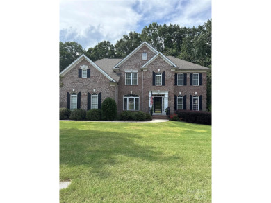 Full brick, 5 bedroom 3 bath golf course lot in Birkdale! A on Birkdale Golf Club in North Carolina - for sale on GolfHomes.com, golf home, golf lot
