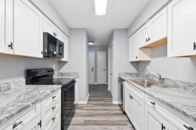 This 2nd floor 2 bedroom/2 bath condo unit in the highly on Brierwood Golf Club in North Carolina - for sale on GolfHomes.com, golf home, golf lot