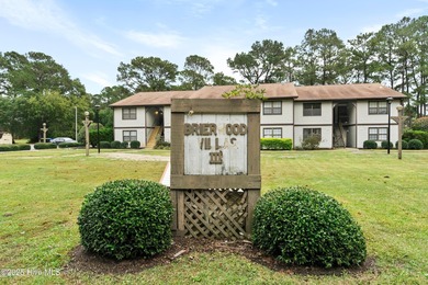 This 2nd floor 2 bedroom/2 bath condo unit in the highly on Brierwood Golf Club in North Carolina - for sale on GolfHomes.com, golf home, golf lot