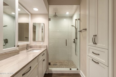 Luxurious penthouse in amenity-rich Harbour Village Golf & Yacht on Harbour Village Golf and Yacht Club in Florida - for sale on GolfHomes.com, golf home, golf lot