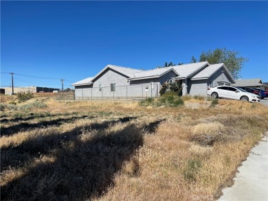 Residential lot, surrounded by homes, Near the Municipal Golf on Green Tree Golf Course in California - for sale on GolfHomes.com, golf home, golf lot