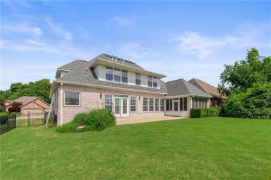 Magnificent home right on the Stonebridge Meadows golf course on Stonebridge Meadows Golf Club in Arkansas - for sale on GolfHomes.com, golf home, golf lot