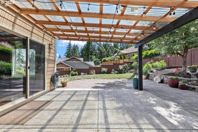 Elegant Hidden Valley Estates property with golf course view on Hidden Valley Golf Course in Oregon - for sale on GolfHomes.com, golf home, golf lot