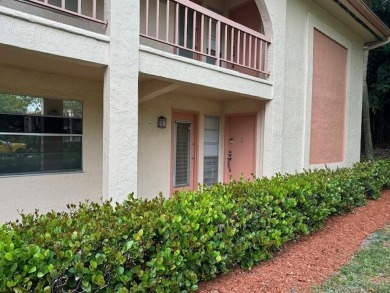 THIS IS A RARE FIRST FLOOR CORNER CONDO AND IT IS IN EXCELLENT on Wynmoor Golf Course in Florida - for sale on GolfHomes.com, golf home, golf lot