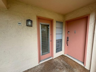 THIS IS A RARE FIRST FLOOR CORNER CONDO AND IT IS IN EXCELLENT on Wynmoor Golf Course in Florida - for sale on GolfHomes.com, golf home, golf lot