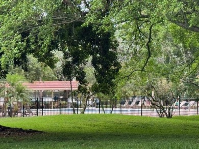 THIS IS A RARE FIRST FLOOR CORNER CONDO AND IT IS IN EXCELLENT on Wynmoor Golf Course in Florida - for sale on GolfHomes.com, golf home, golf lot