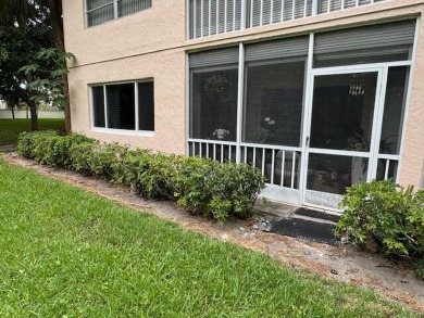 THIS IS A RARE FIRST FLOOR CORNER CONDO AND IT IS IN EXCELLENT on Wynmoor Golf Course in Florida - for sale on GolfHomes.com, golf home, golf lot