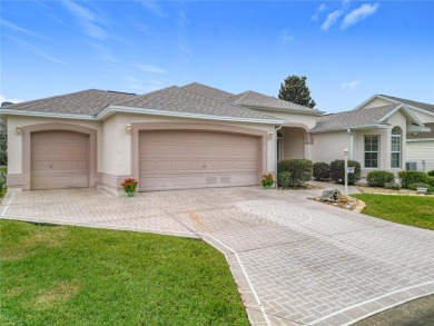 Under contract-accepting backup offers. This well maintained on Oakleigh Executive Golf Course in Florida - for sale on GolfHomes.com, golf home, golf lot