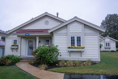 Welcome to this immaculate 2 bedroom, 2 bath condo, with a gas on Geneva National Golf Club in Wisconsin - for sale on GolfHomes.com, golf home, golf lot