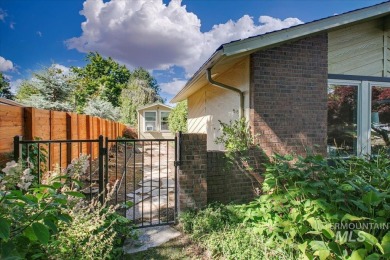 Welcome to the private cul de sac of 463 N Moraine Place. The on Eagle Hills Golf Course in Idaho - for sale on GolfHomes.com, golf home, golf lot