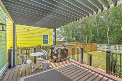 Welcome to this beautifully maintained 3-bedroom, 2.5-bath home on Shadowmoss Plantation Golf Club in South Carolina - for sale on GolfHomes.com, golf home, golf lot