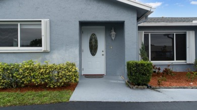 GORGEOUS, UPDATED, SKYLIGHTS, FANS, FRESHLY PAINTED, SCREENED on Forest Oaks Golf Club in Florida - for sale on GolfHomes.com, golf home, golf lot