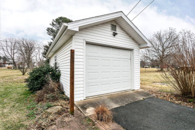 Here's an adorable home nestled right next to the on Lebanon Country Club in Kentucky - for sale on GolfHomes.com, golf home, golf lot