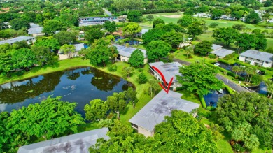 This absolutely beautiful  3-bedroom convertible, 2-bath condo on Hunters Run Golf and Country Club in Florida - for sale on GolfHomes.com, golf home, golf lot