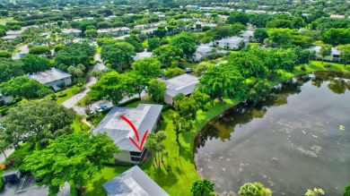 This absolutely beautiful  3-bedroom convertible, 2-bath condo on Hunters Run Golf and Country Club in Florida - for sale on GolfHomes.com, golf home, golf lot