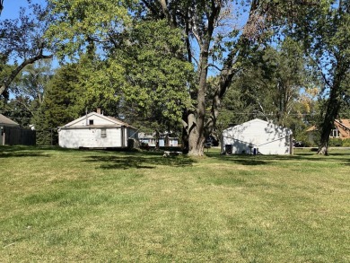 Calling ALL Investors and Renovation Seekers. Here's a on Greenshire Golf Course in Illinois - for sale on GolfHomes.com, golf home, golf lot