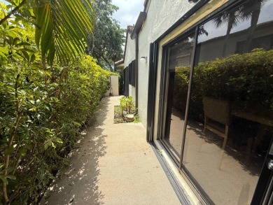 Rarely available 1,856 Sq Ft corner villa in the prestigious 55+ on Boca Lago Golf and Country Club in Florida - for sale on GolfHomes.com, golf home, golf lot