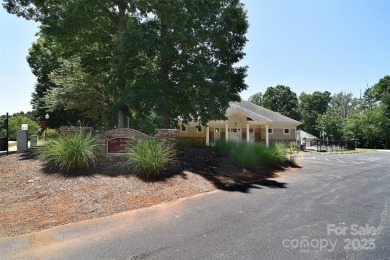 Beautiful, move-in ready home on the 10th green of Olde Sycamore on Olde Sycamore Golf Plantation in North Carolina - for sale on GolfHomes.com, golf home, golf lot