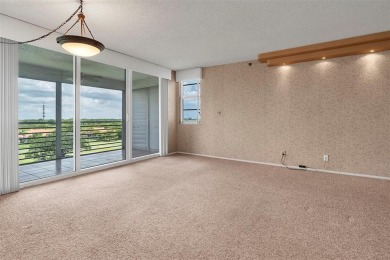 Spacious 3-bed, 2.5-bath condo in sought-after Palm Aire on Oaks on Palm-Aire Country Club and Resort - Palms in Florida - for sale on GolfHomes.com, golf home, golf lot