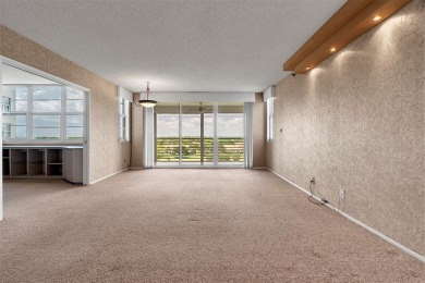 Spacious 3-bed, 2.5-bath condo in sought-after Palm Aire on Oaks on Palm-Aire Country Club and Resort - Palms in Florida - for sale on GolfHomes.com, golf home, golf lot