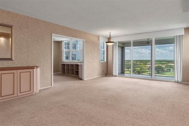 Spacious 3-bed, 2.5-bath condo in sought-after Palm Aire on Oaks on Palm-Aire Country Club and Resort - Palms in Florida - for sale on GolfHomes.com, golf home, golf lot