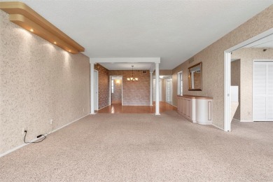 Spacious 3-bed, 2.5-bath condo in sought-after Palm Aire on Oaks on Palm-Aire Country Club and Resort - Palms in Florida - for sale on GolfHomes.com, golf home, golf lot