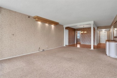 Spacious 3-bed, 2.5-bath condo in sought-after Palm Aire on Oaks on Palm-Aire Country Club and Resort - Palms in Florida - for sale on GolfHomes.com, golf home, golf lot