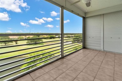 Spacious 3-bed, 2.5-bath condo in sought-after Palm Aire on Oaks on Palm-Aire Country Club and Resort - Palms in Florida - for sale on GolfHomes.com, golf home, golf lot