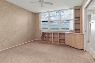 Spacious 3-bed, 2.5-bath condo in sought-after Palm Aire on Oaks on Palm-Aire Country Club and Resort - Palms in Florida - for sale on GolfHomes.com, golf home, golf lot