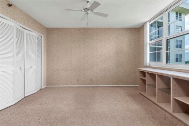 Spacious 3-bed, 2.5-bath condo in sought-after Palm Aire on Oaks on Palm-Aire Country Club and Resort - Palms in Florida - for sale on GolfHomes.com, golf home, golf lot