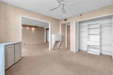 Spacious 3-bed, 2.5-bath condo in sought-after Palm Aire on Oaks on Palm-Aire Country Club and Resort - Palms in Florida - for sale on GolfHomes.com, golf home, golf lot