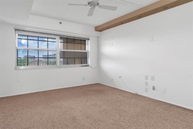 Spacious 3-bed, 2.5-bath condo in sought-after Palm Aire on Oaks on Palm-Aire Country Club and Resort - Palms in Florida - for sale on GolfHomes.com, golf home, golf lot
