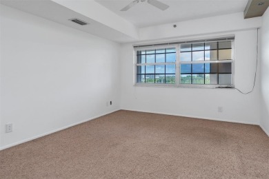 Spacious 3-bed, 2.5-bath condo in sought-after Palm Aire on Oaks on Palm-Aire Country Club and Resort - Palms in Florida - for sale on GolfHomes.com, golf home, golf lot