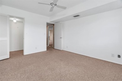 Spacious 3-bed, 2.5-bath condo in sought-after Palm Aire on Oaks on Palm-Aire Country Club and Resort - Palms in Florida - for sale on GolfHomes.com, golf home, golf lot