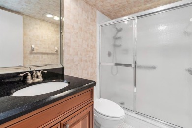 Spacious 3-bed, 2.5-bath condo in sought-after Palm Aire on Oaks on Palm-Aire Country Club and Resort - Palms in Florida - for sale on GolfHomes.com, golf home, golf lot