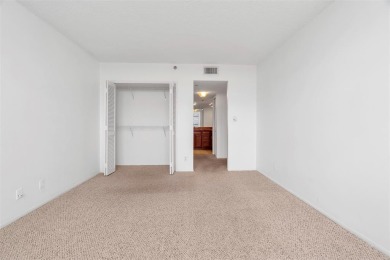 Spacious 3-bed, 2.5-bath condo in sought-after Palm Aire on Oaks on Palm-Aire Country Club and Resort - Palms in Florida - for sale on GolfHomes.com, golf home, golf lot