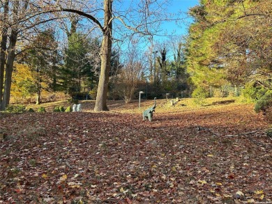 Contemporary Ranch built in 1970. Located on over 2+ acres in on Sands Point Golf Club in New York - for sale on GolfHomes.com, golf home, golf lot