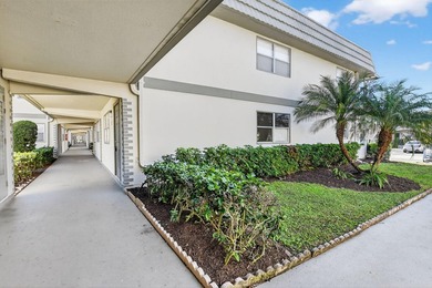 Beautifullly remodeled 1 bedroom in resort style Kings Point-new on Kings Point Golf -Flanders Way in Florida - for sale on GolfHomes.com, golf home, golf lot